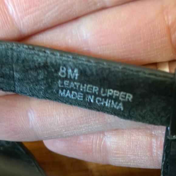 Antía Black Leather Wedge Sandals - Picture 10 of 10